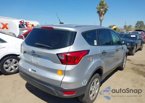 2019 Ford Escape S z USA, uszkodzony, nr VIN 1FMCU0F77KUA20923